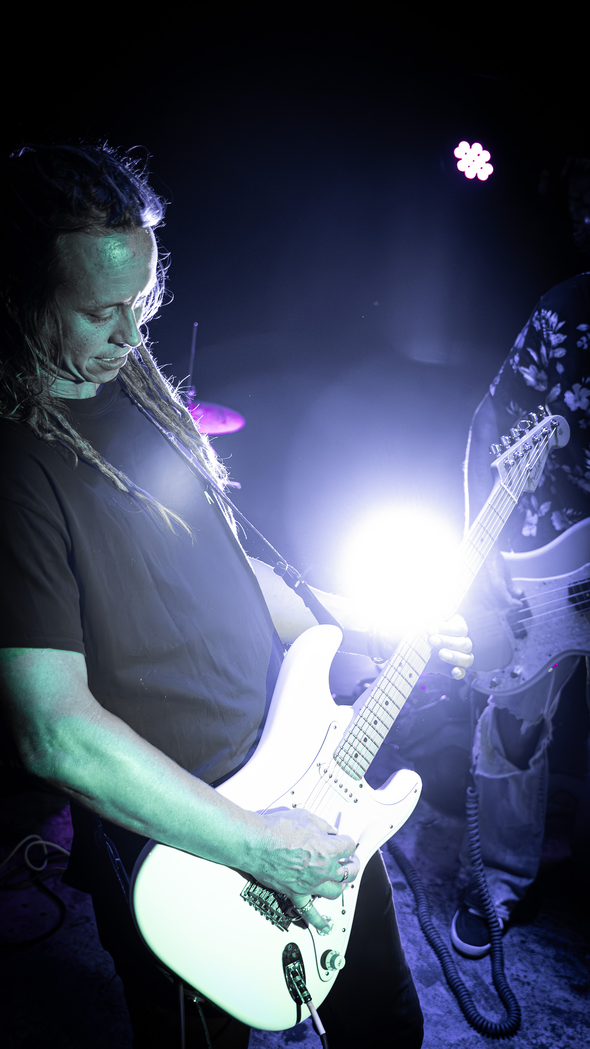 Los Surfvivers guitarist Shea Butters